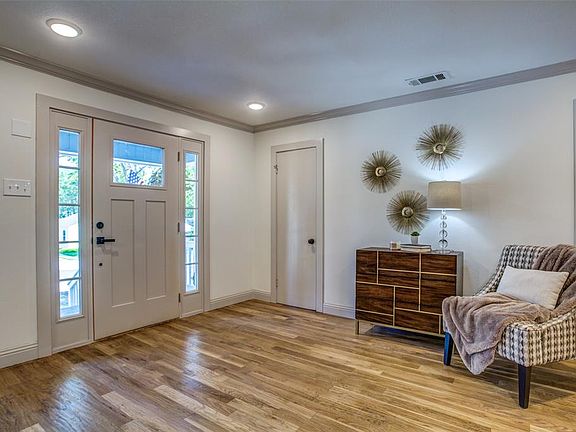 5th image of 4917 Calmont Ave