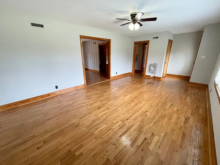 1206 S Madison St — Photo 3