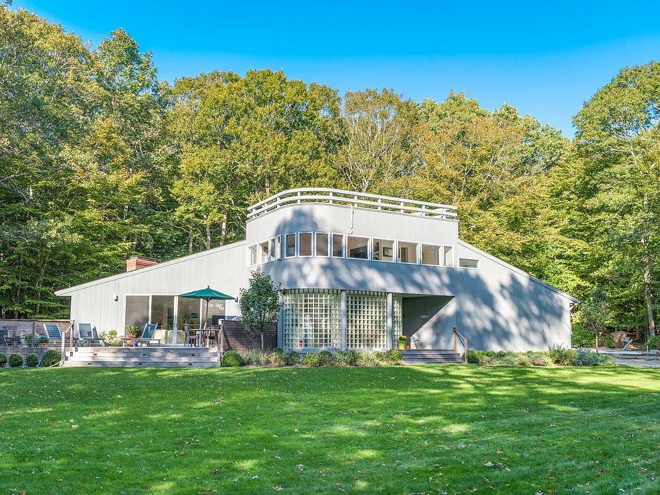 1st image of 23 Woodege Cir