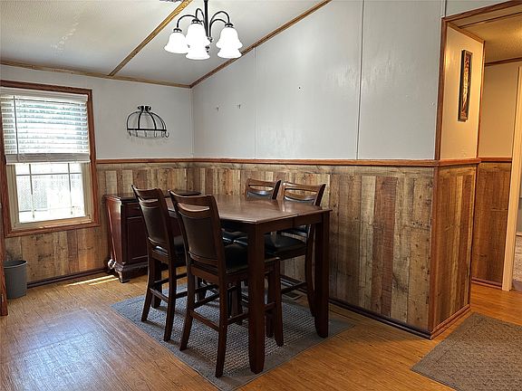 5th image of 609 Terrace Pl