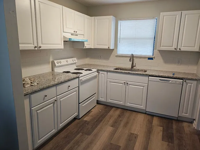101 Abby Ln — Photo 4