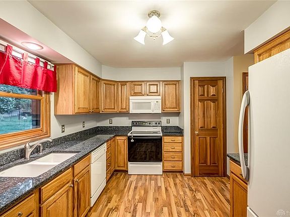 2nd image of 843 Waldsmith Way