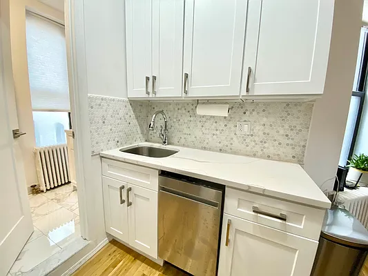 Rented by J PRESTON AND ASSOCIATES INC | media 17