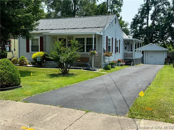 210 E Stansifer Avenue, Clarksville, IN 47129