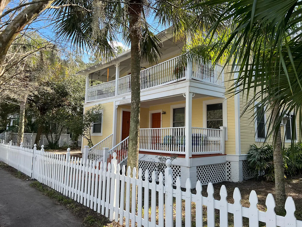 Building Photo - 208 E Voorhis Ave #1
