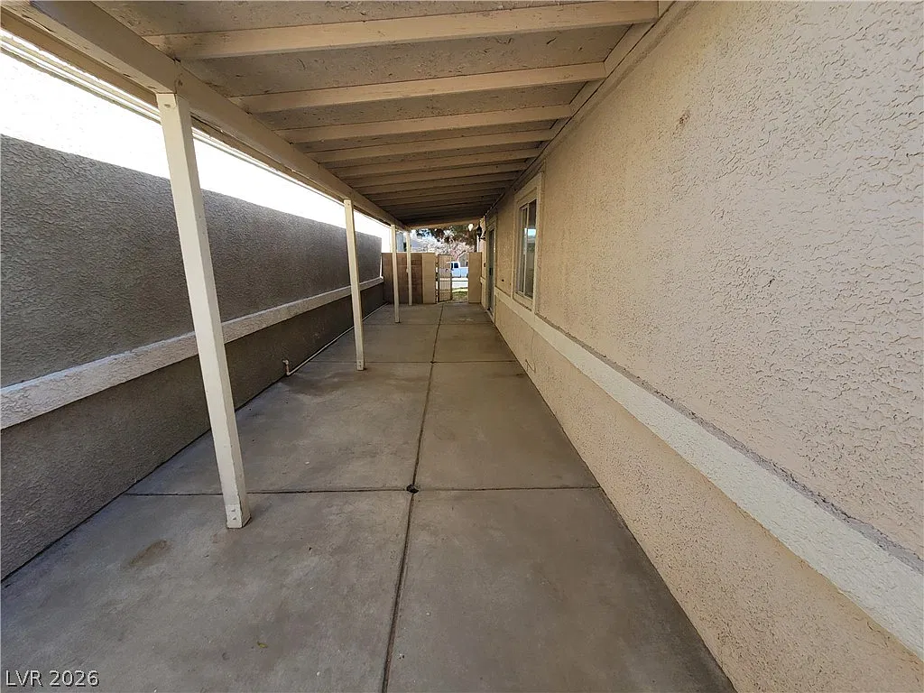 3 bed, 2.0 bath, 1096 sqft, $1,649 — Photo 2