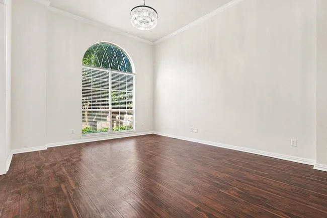 1027 Creek Bnd — Photo 3
