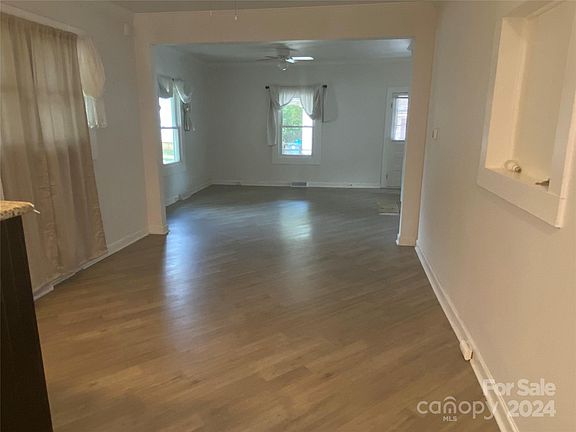 5th image of 134 Crawford St