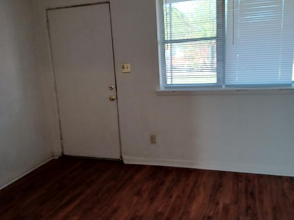 Livingroom/front door