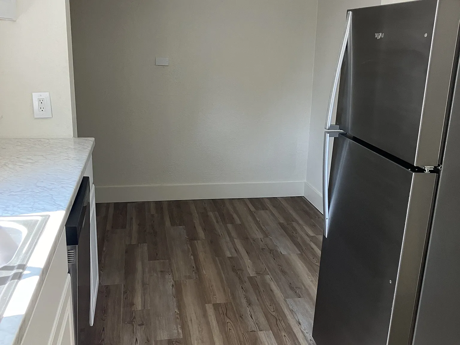 3 bed, 1000 sqft, $2,300 — Photo 4