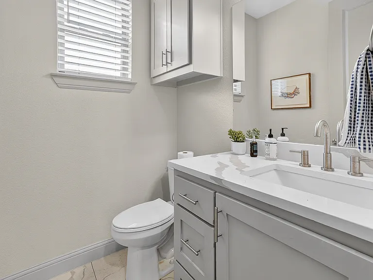 3521 S Hills Ave — Photo 16
