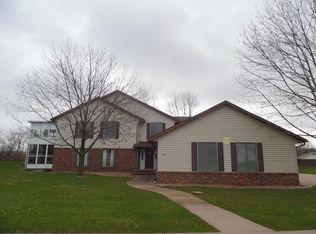 1604 Orchard Meadow Dr APT B2, Burlington, IA 52601