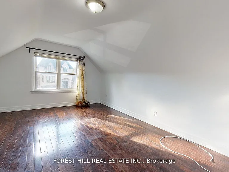 262 Poyntz Ave #2 — Photo 7