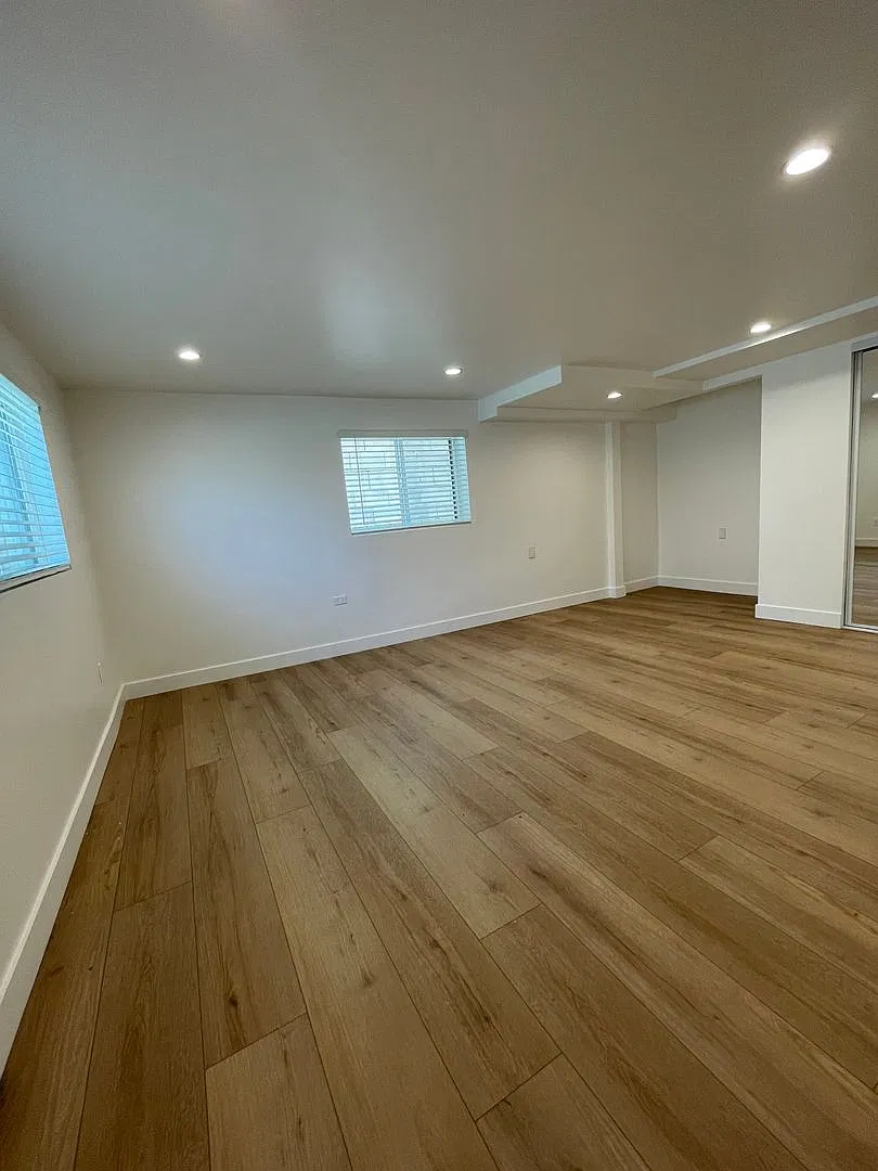 1135 Scofield Dr — Photo 3