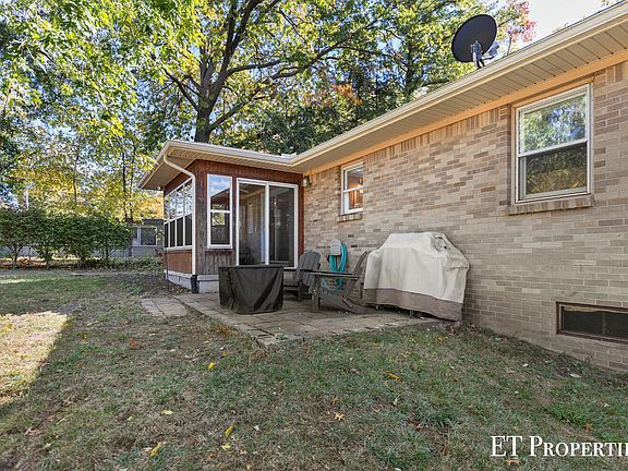 4th image of 951 Kentwood Dr NE