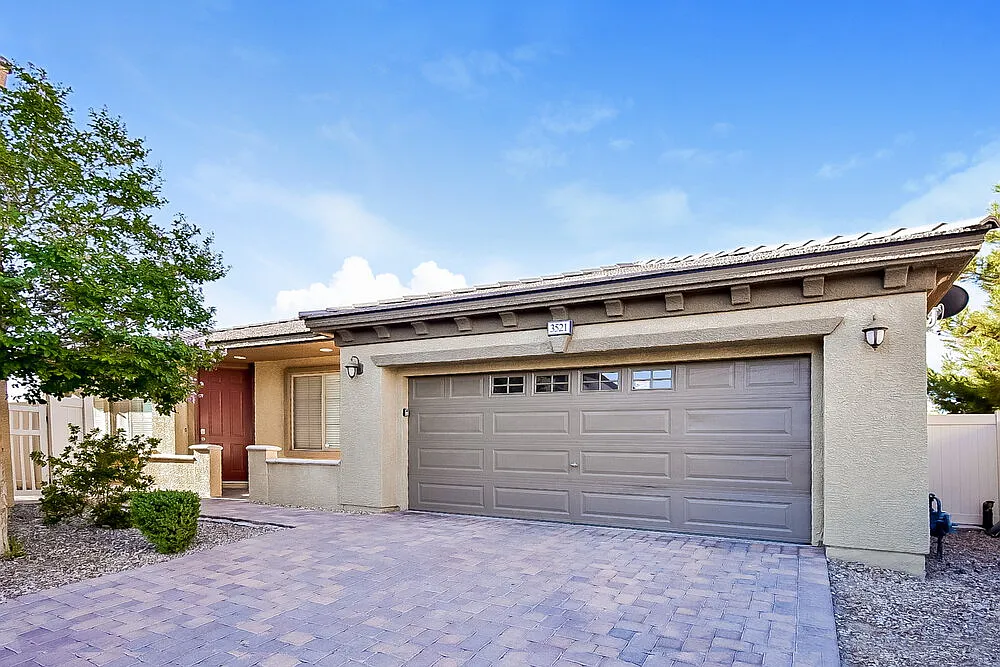 3 bed, 2.0 bath, 1274 sqft, $2,800 — Photo 1