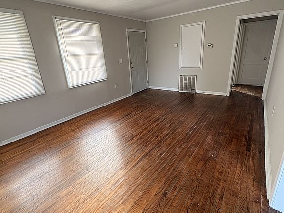 3rd image of 1618 Princeton Ln