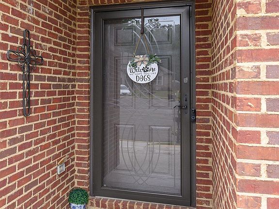 4th image of 3006 Washington Cir
