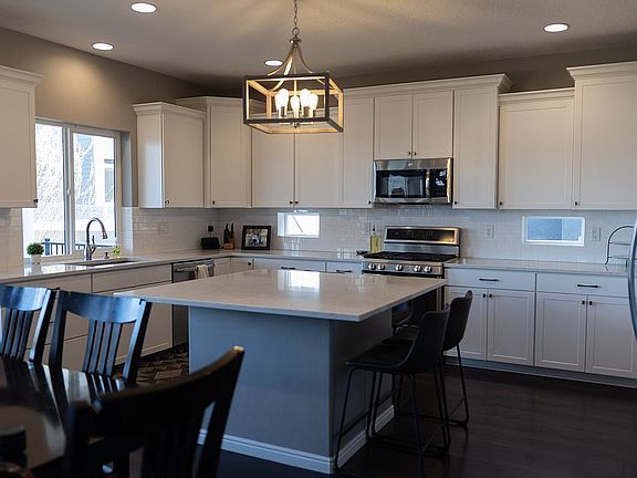 2nd image of 1029 S Meadow Walk Dr