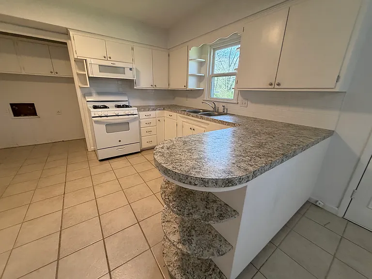 2119 S Ventura Ave — Photo 17