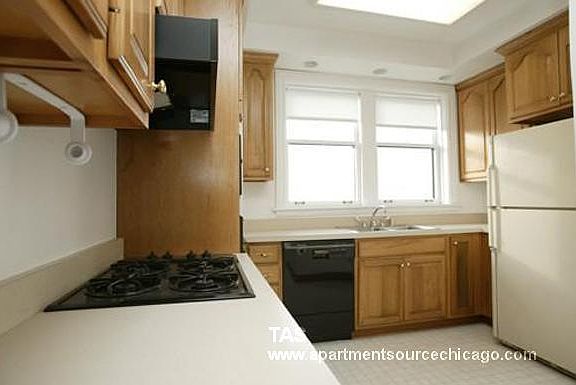 2nd image of 424 Dnp W Melrose St #11B