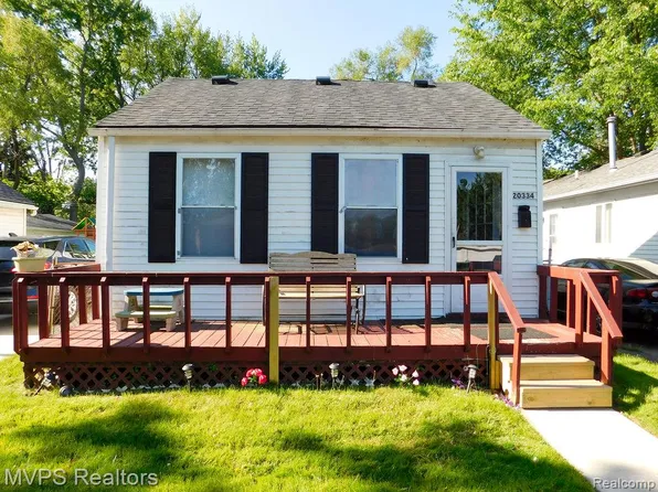 20334 E Eight Mile Rd, Harper Woods, MI 48225