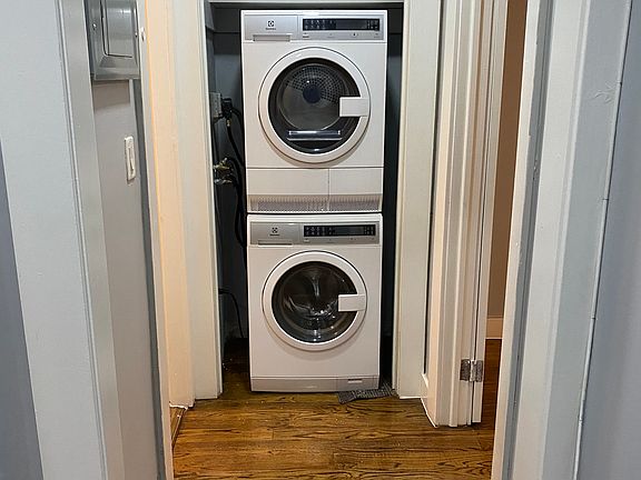 5th image of 590 W 204th St APT A3