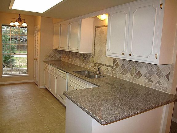 Granite counter tops with plenty of cabinet space and room to move around.