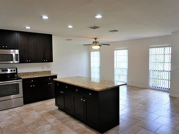 4th image of 8030 Calabria Ct