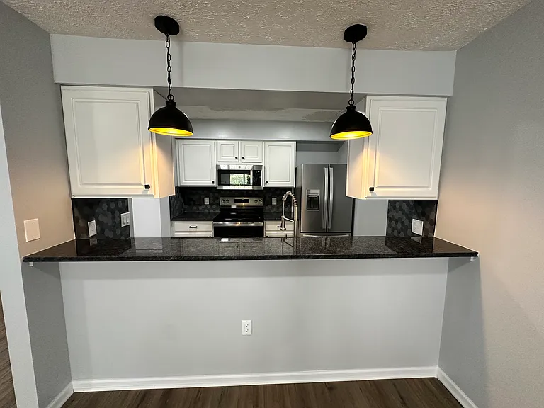 2039 Q St #102 — Photo 6