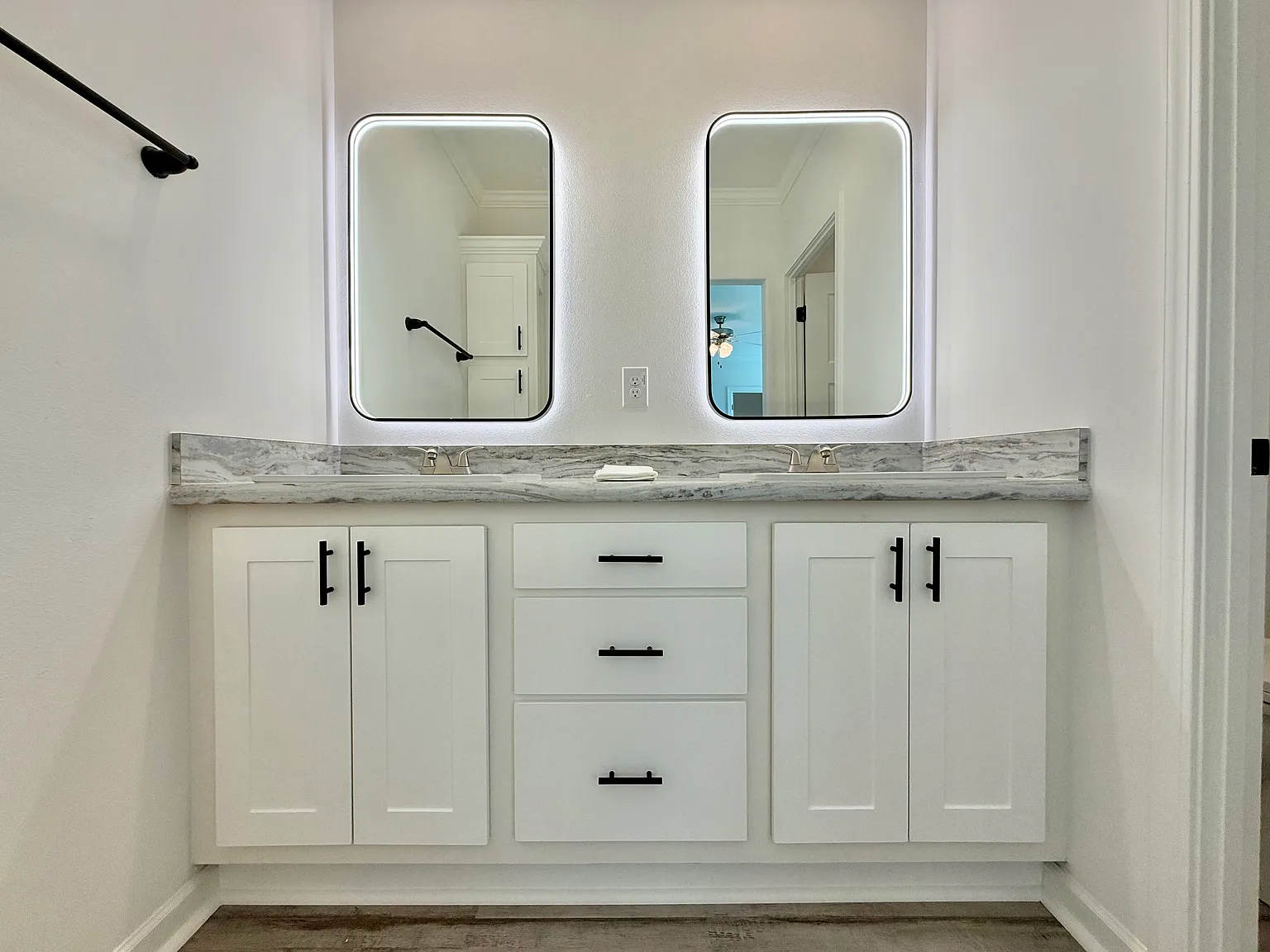 2 bed, 2.0 bath, 1352 sqft, $2,400 — Photo 3