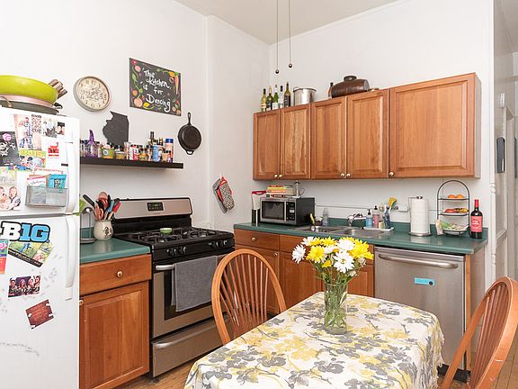 3rd image of 3919 N Lincoln Ave APT 3