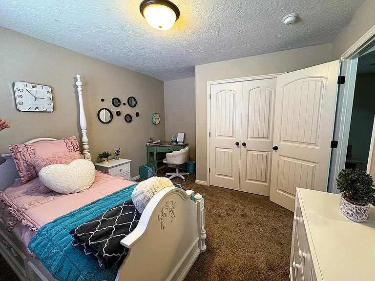 1661 S 1960 E — Photo 23