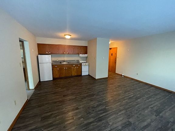 5th image of 394 Pierce St N APT 1