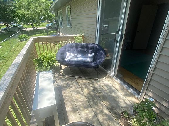 3rd image of 812 Argyle Ct