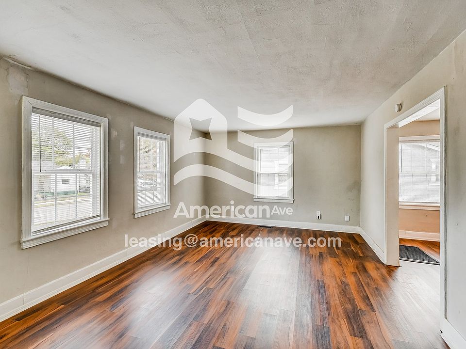 931636_003_wm_-_living_room_13230381.jpg