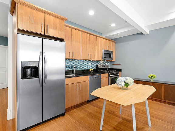 2nd image of 527 Vanderbilt Ave APT 1A