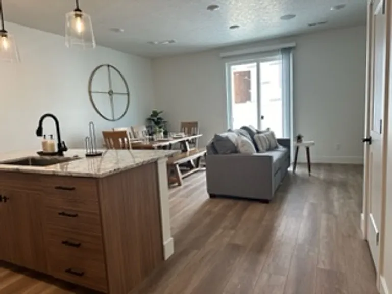 5015 E Hagadorn Ln — Photo 3