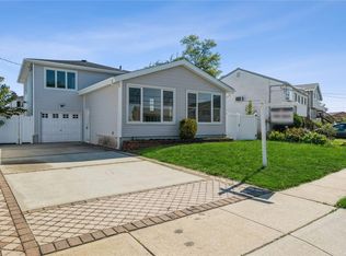 305 Branch Ave, Freeport, NY 11520