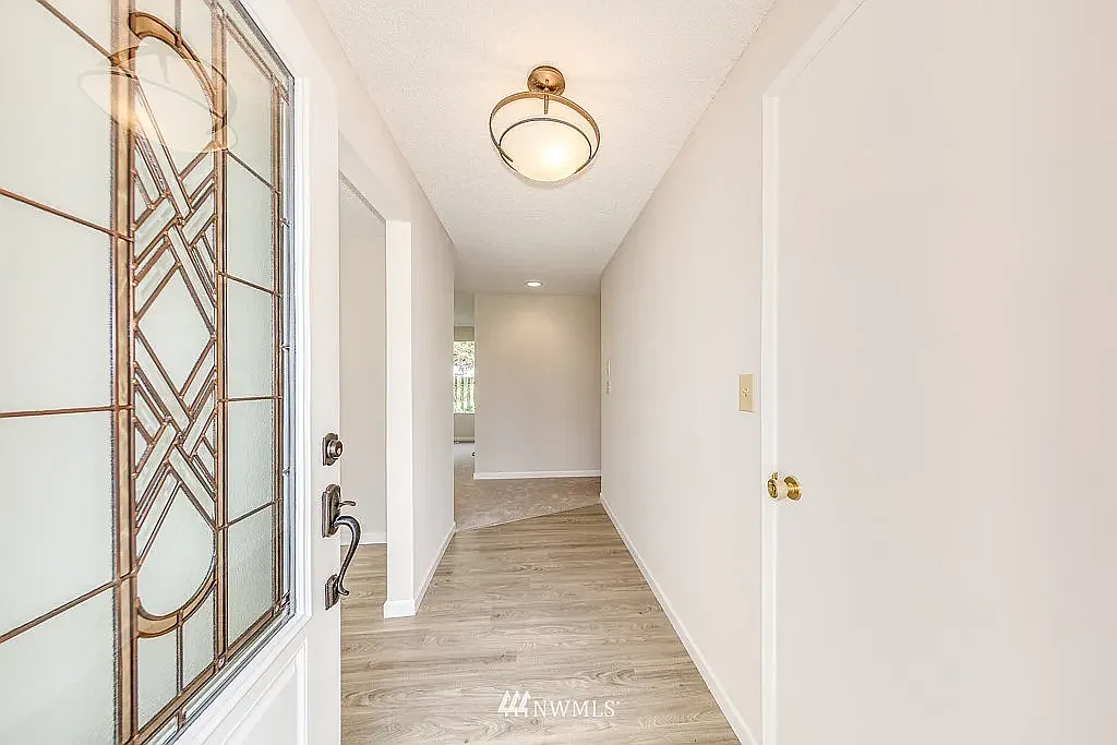 3 bed, 1610 sqft, $3,850 — Photo 3