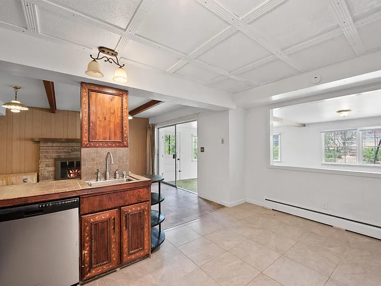 905 W 6th Ave — Photo 17