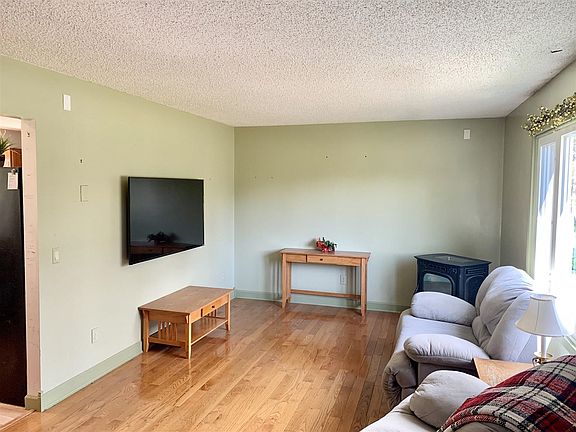 4th image of 10 Newington Ave