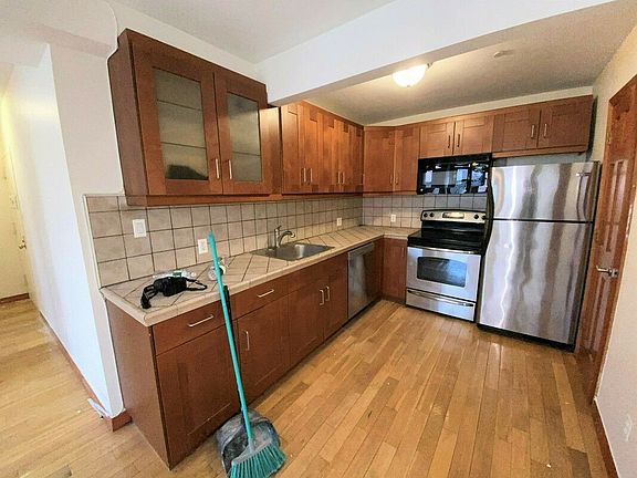 5th image of 150 W 92nd St APT 5E