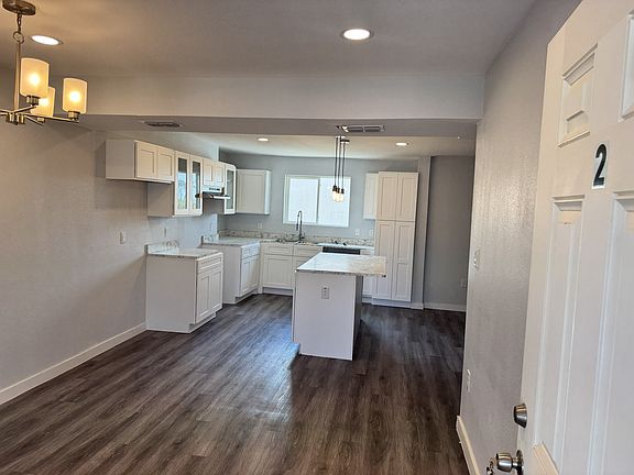 4th image of 201 W Dolphin St #2