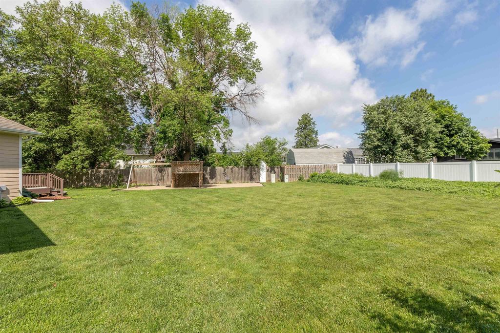 350 Pike Ct, Whiting, IA - View 3