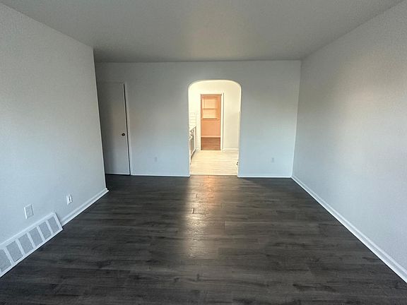 4th image of 832 Fuller St Floor 1