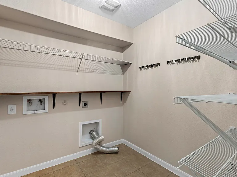 1021 Lauren St — Photo 11