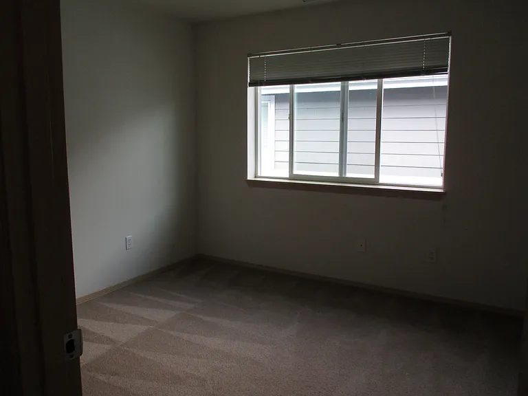 932 NW Anjni Cir — Photo 10