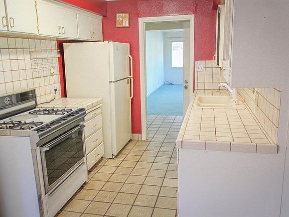 3rd image of 1914 W Sheridan Way