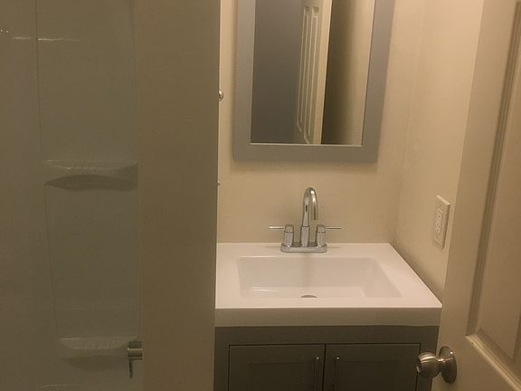 5th image of 312 Kelly Ave APT 2